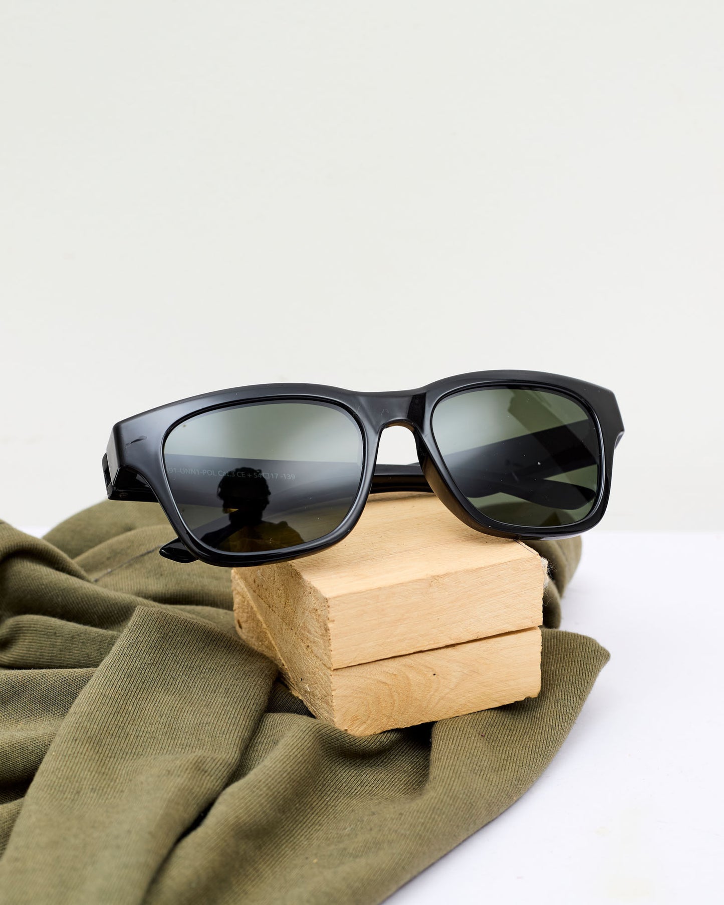 WARIDI EYEWEAR PANTHER SUNGLASSES- BLACK