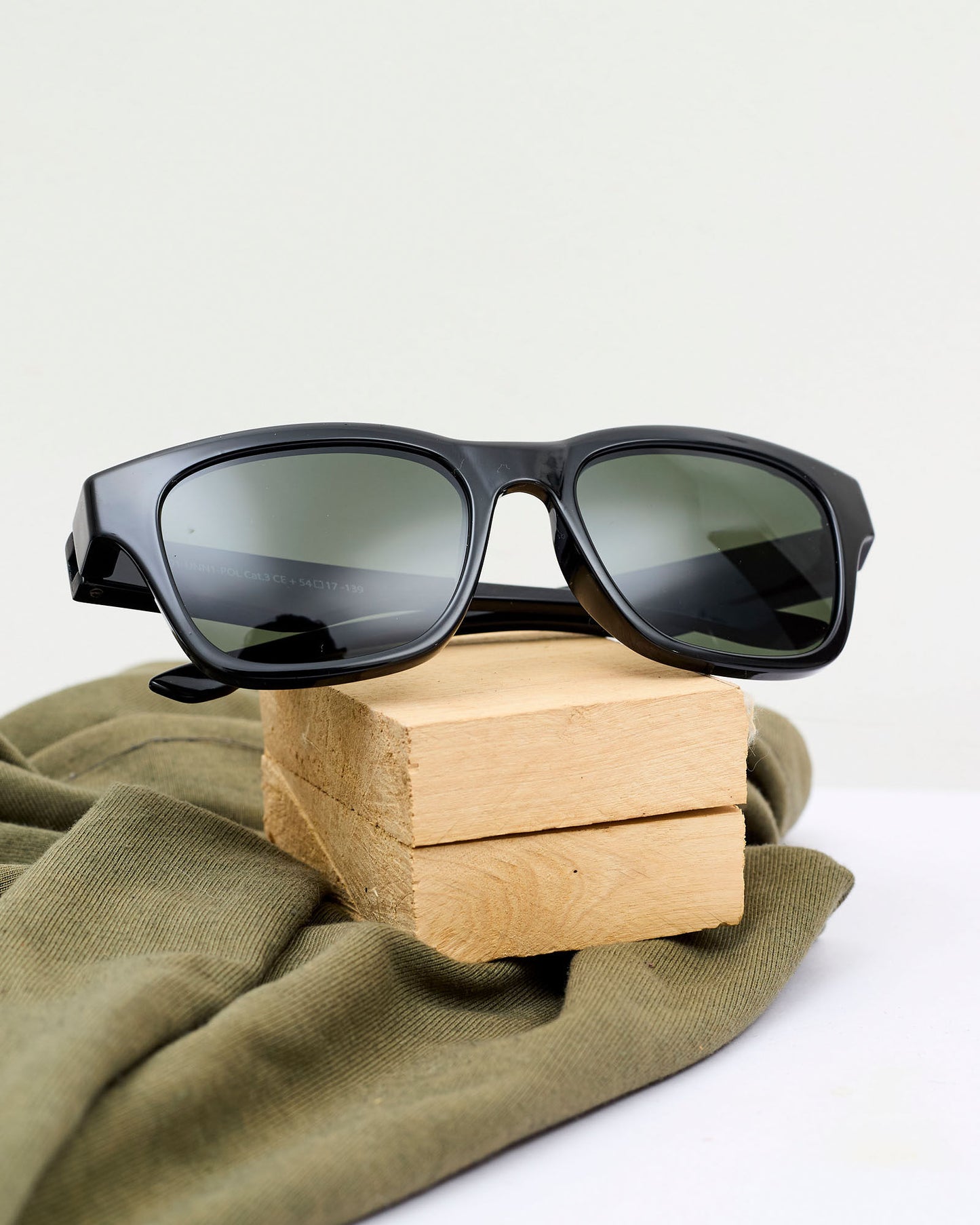 WARIDI EYEWEAR PANTHER SUNGLASSES- BLACK