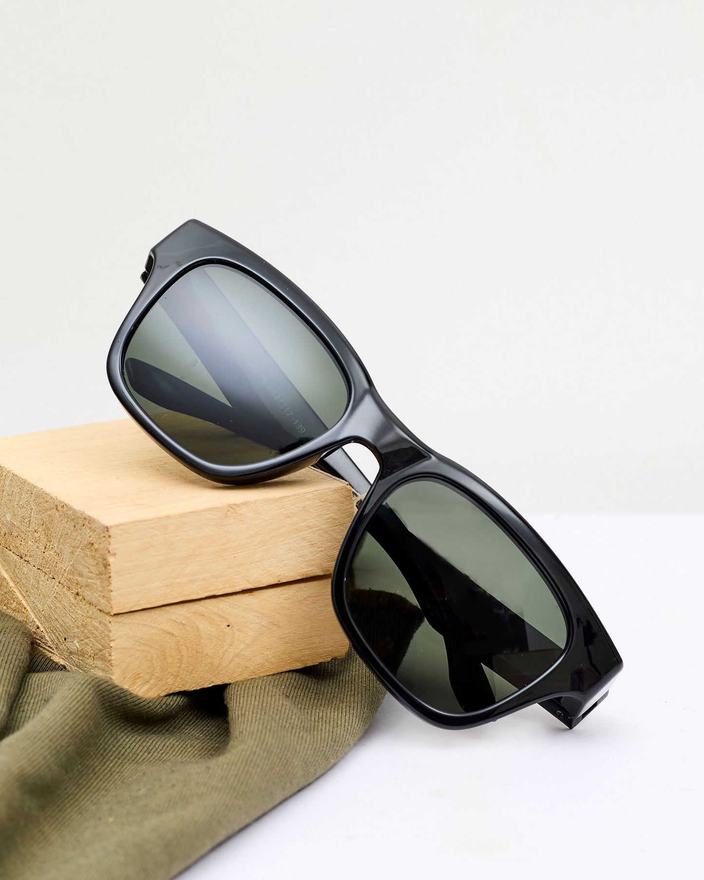 WARIDI EYEWEAR PANTHER SUNGLASSES- BLACK