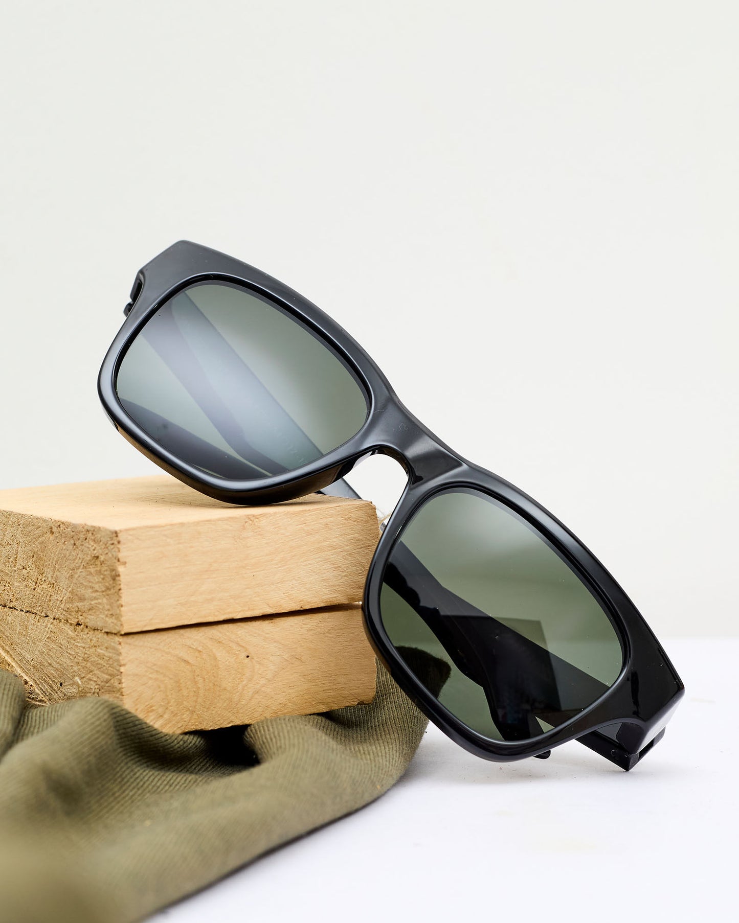 WARIDI EYEWEAR PANTHER SUNGLASSES- BLACK